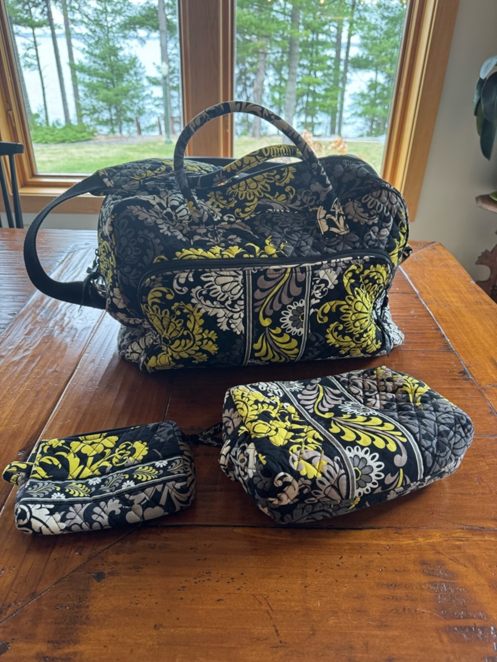Vera Bradley 3 piece travel set. EUC